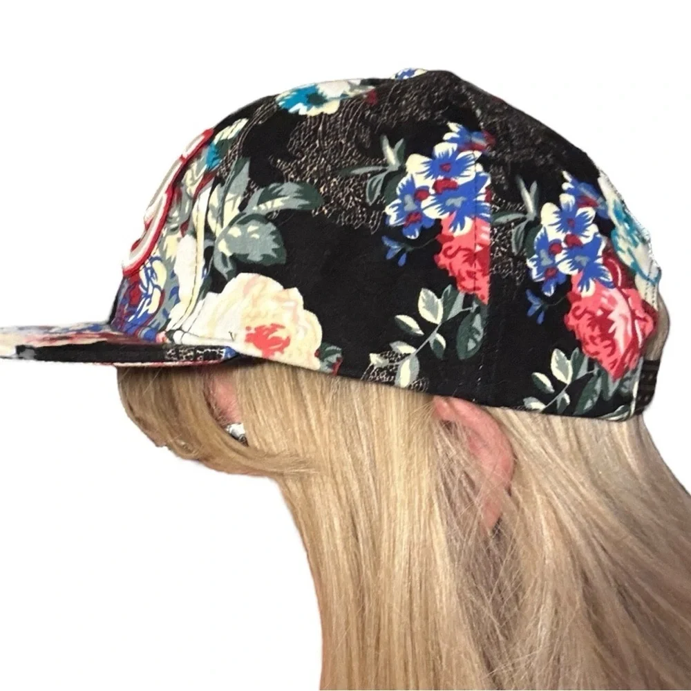 NWT Robin Ruth Tropical Floral‎ Snapback Hat